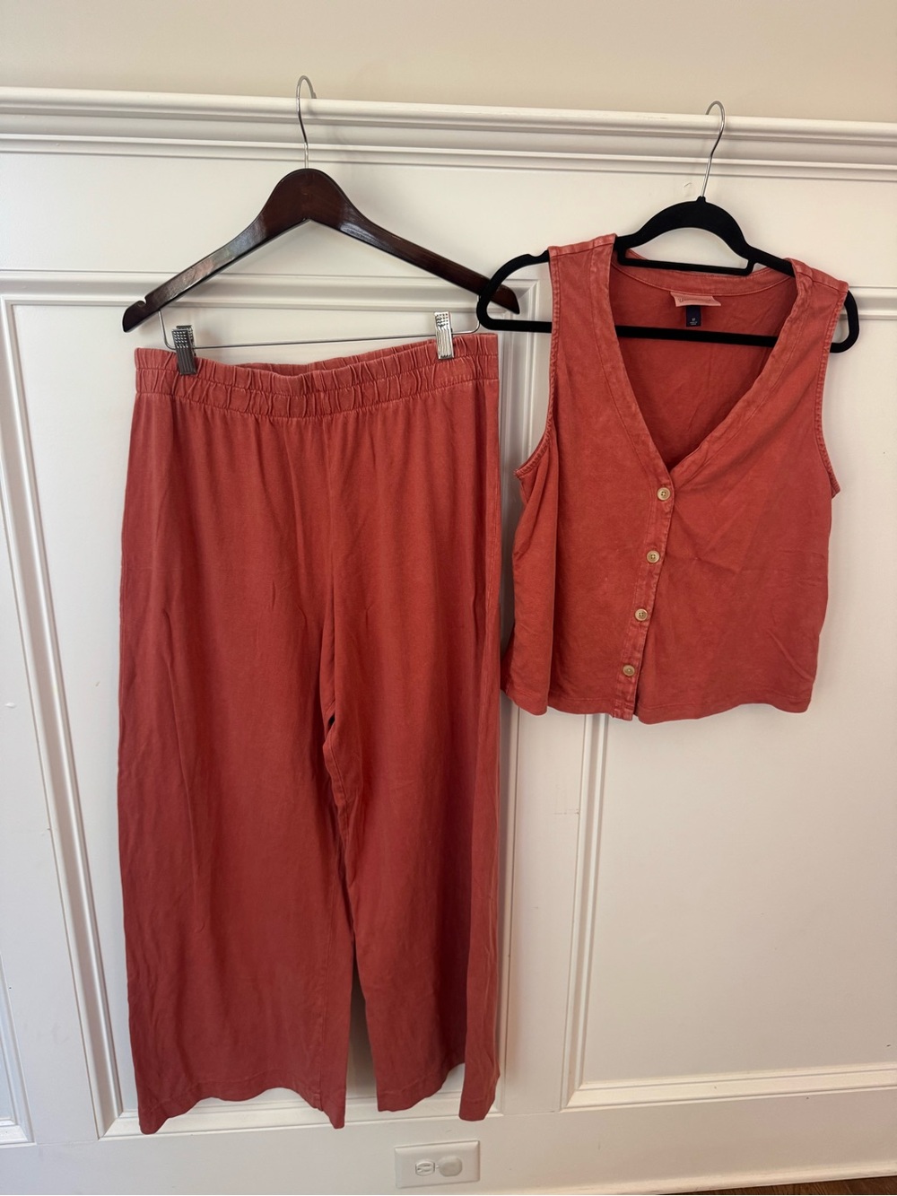Universal Thread Set - M top, L bottoms